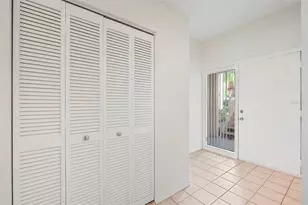 121 Lindsay Ln, Oldsmar, FL 34677 - Photo 7