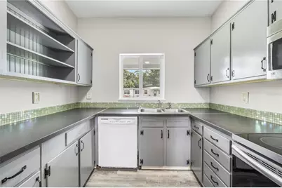 8616 Shirley Drive, Temple Terrace, FL 33617 - Photo 5