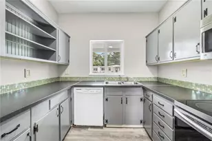 8616 Shirley Dr, Temple Terrace, FL 33617 - Photo 5