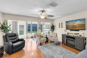 11436 Versailles Ln, Port Richey, FL 34668 - Photo 9