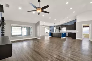1427 Bay View St, Tarpon Springs, FL 34689 - Photo 9