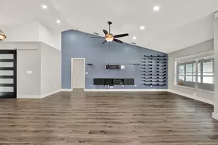 1427 Bay View St, Tarpon Springs, FL 34689 - Photo 11