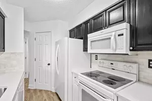 8653 Mallard Reserve Dr, Tampa, FL 33614 - Photo 7