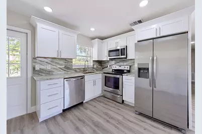 14998 Mockingbird Lane, Clearwater, FL 33760 - Photo 9