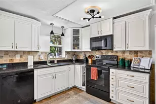 7235 Astor Dr, New Port Richey, FL 34652 - Photo 9