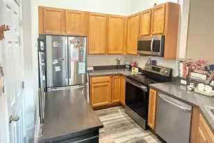 8621 Shallow Creek Ct, New Port Richey, FL 34653 - Photo 3