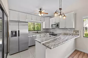 8015 Picketts Ct, Weeki Wachee, FL 34613 - Photo 17