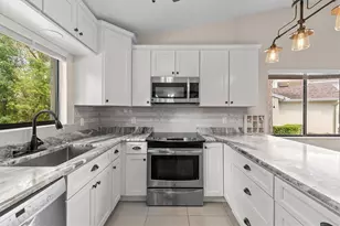 8015 Picketts Ct, Weeki Wachee, FL 34613 - Photo 23