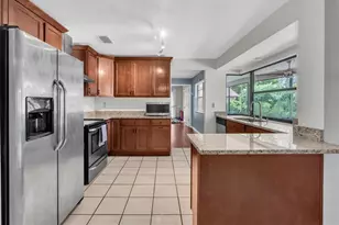 914 Harbor Cir, Palm Harbor, FL 34683 - Photo 15