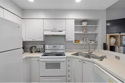 701 Mirror Lake Drive N #317, Saint Petersburg, FL 33701 - Photo 17