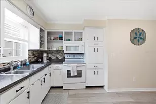 6702 Dartmoor Ln, New Port Richey, FL 34653 - Photo 13