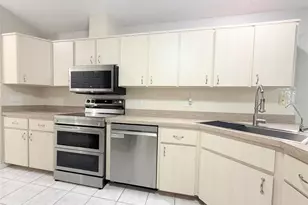 10846 Brookhaven Dr, New Port Richey, FL 34654 - Photo 9