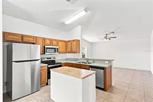 37150 Highland Bluff Cir, Dade City, FL 33523 - Photo 5