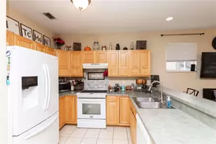 6212 Moorefield Ln, Zephyrhills, FL 33542 - Photo 9