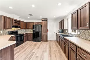 6453 Mangrove Dr, Wesley Chapel, FL 33544 - Photo 7