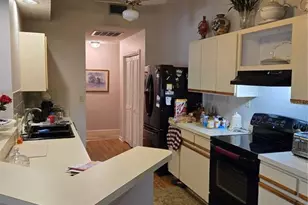 8008 La Serena Dr, Tampa, FL 33614 - Photo 9