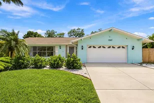 1507 Poinsettia Ave, Tarpon Springs, FL 34689 - Photo 1