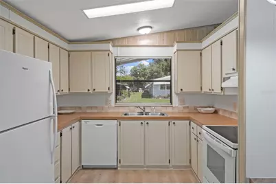 35106 McCulloughs Leap, Zephyrhills, FL 33541 - Photo 17