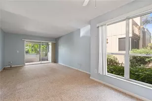 10455 Carrollbrook Ct, Tampa, FL 33618 - Photo 3
