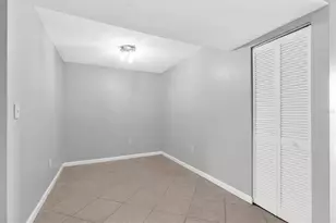 10103 Sailwinds Blvd N, Largo, FL 33773 - Photo 9