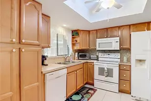 2546 Oakleaf Ln, Clearwater, FL 33763 - Photo 11
