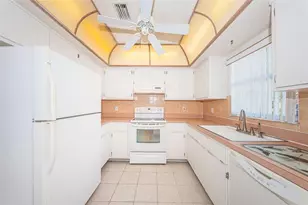 812 High Point Ct, Tarpon Springs, FL 34689 - Photo 13