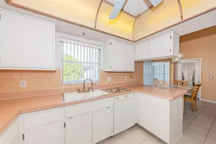 812 High Point Ct, Tarpon Springs, FL 34689 - Photo 17