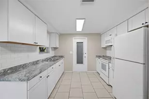 7101 Fairfax Dr, Port Richey, FL 34668 - Photo 15