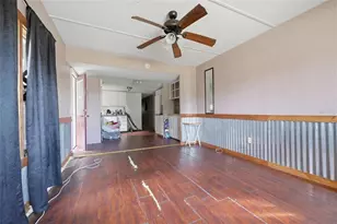 35012 Glosson Cir, Zephyrhills, FL 33541 - Photo 3