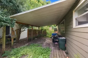 35012 Glosson Cir, Zephyrhills, FL 33541 - Photo 17