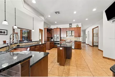 10484 Gypsy Avenue, Weeki Wachee, FL 34613 - Photo 17