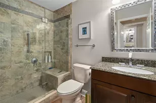 701 Mirror Lake Dr N, Saint Petersburg, FL 33701 - Photo 35
