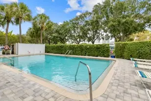 701 Mirror Lake Dr N, Saint Petersburg, FL 33701 - Photo 45