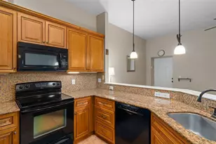 701 Mirror Lake Dr N, Saint Petersburg, FL 33701 - Photo 25