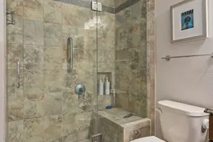 701 Mirror Lake Dr N, Saint Petersburg, FL 33701 - Photo 37