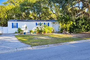 1301 Liveoak Pkwy, Tarpon Springs, FL 34689 - Photo 1