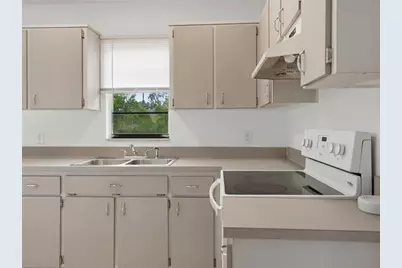 301 Killinger Avenue, Spring Hill, FL 34606 - Photo 9