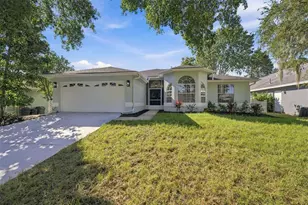 1070 Captains Way, Tarpon Springs, FL 34689 - Photo 1