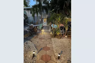 527 8th Street N, Saint Petersburg, FL 33701 - Photo 1