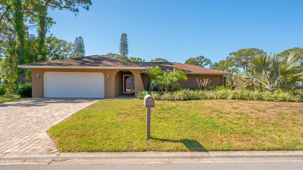 2299 Pine View Cir, Sarasota, FL 34231 MLS A4568055 Coldwell Banker