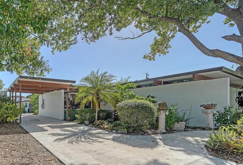 2406 Siesta Dr, Sarasota, FL 34239 MLS A4588903 Coldwell Banker