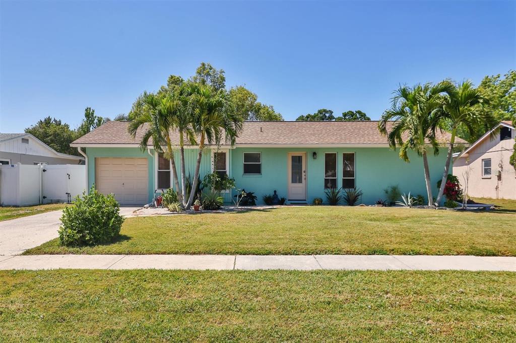 824 Queen Palm Ln, Sarasota, FL 34243 MLS A4608175 Coldwell Banker