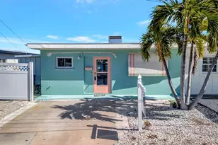 23 Seaside Ct, Holmes Beach, FL 34217 - Photo 1