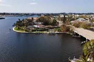 543 Key Royale Dr, Holmes Beach, FL 34217 - Photo 1