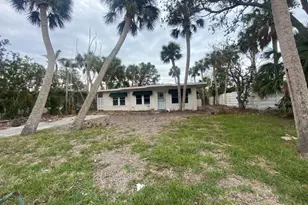 175 Island Cir, Sarasota, FL 34242 - Photo 1