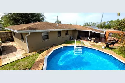 1011 68th Avenue W, Bradenton, FL 34207 - Photo 1