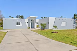 3319 Mayflower St, Sarasota, FL 34231 - Photo 1