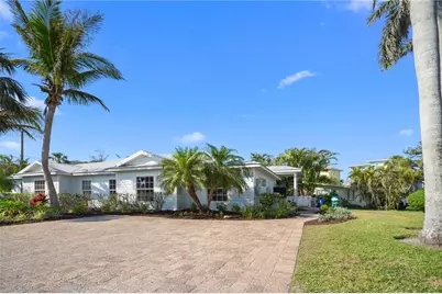 5608 Holmes Boulevard, Holmes Beach, FL 34217 - Photo 1