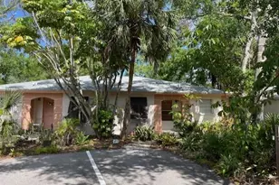 664 N Jefferson Ave, Sarasota, FL 34237 - Photo 1