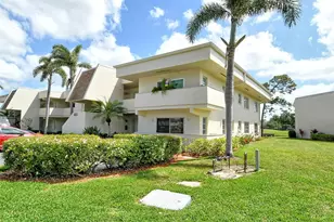 7173 W Country Club Dr N, Sarasota, FL 34243 - Photo 1